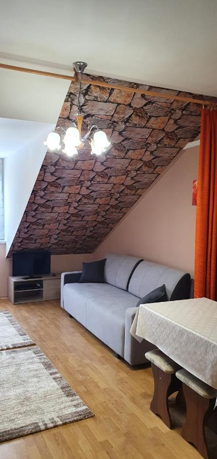 Venusz Apartman Cserkeszőlő Εξωτερικό φωτογραφία