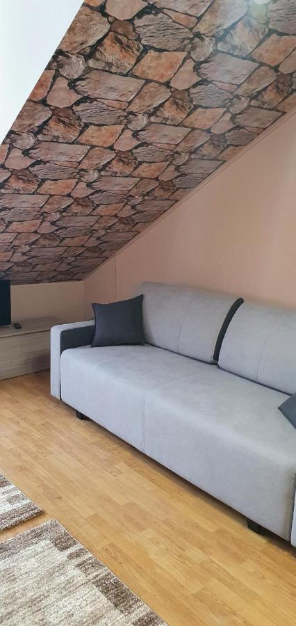 Venusz Apartman Cserkeszőlő Εξωτερικό φωτογραφία