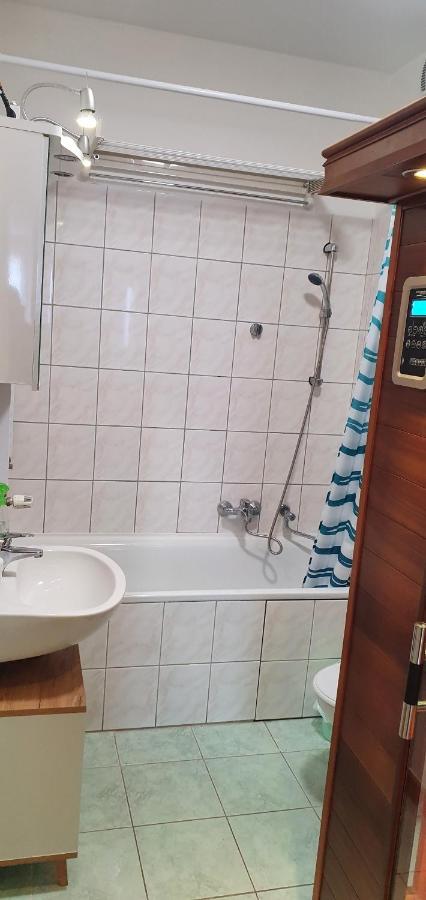 Venusz Apartman Cserkeszőlő Εξωτερικό φωτογραφία